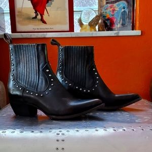 Barely used Women's Frye Sacha studded Chelsea bootie